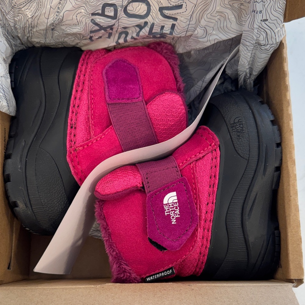 The North Face Toddler Alpenglow II Boots in Boysenberry / Black - Size 4